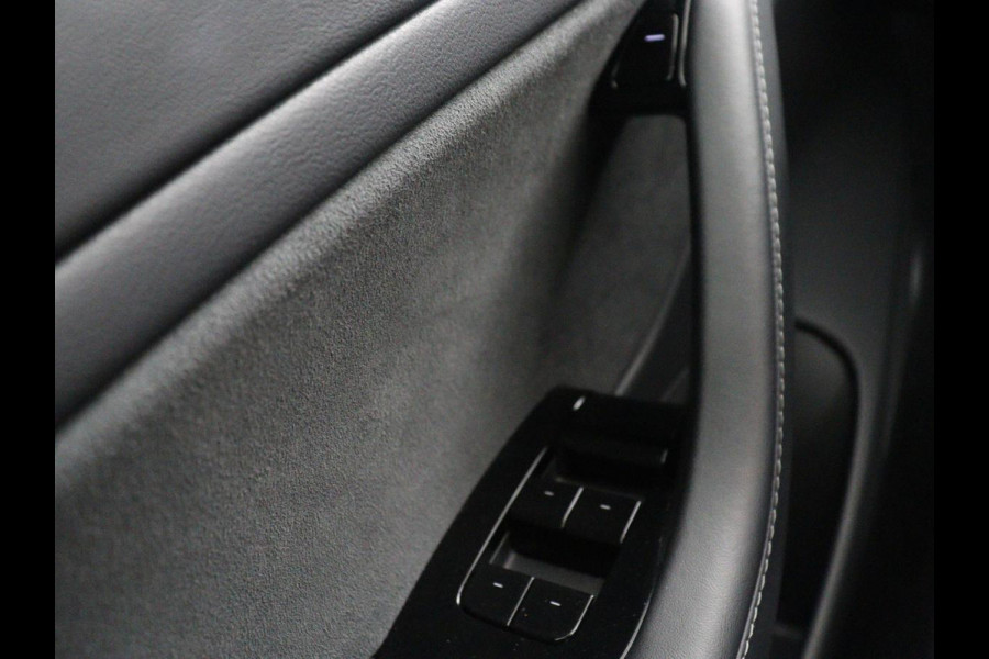 Tesla Model 3 Performance AWD 75 kWh | Traffic-Aware Cruise control | Leder | Lichtmetaal 20'' | Achterbank verwarming | Park assist | Climate control