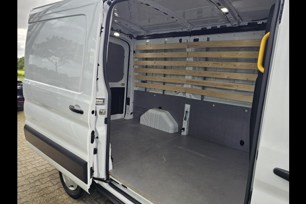 Ford Transit 310 2.0 TDCI L2H2 Trend Achteruitrijcamera | Betimmerde Laadruimte | Trekhaak | Airco | Navigatie | Adaptieve Cruise Control | Stoelverwarming etc.