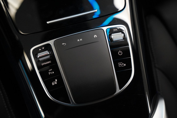 Mercedes-Benz EQC 400 4MATIC AMG Line 80 kWh LED Stoelverw (voor+achter) Widescreen ACC