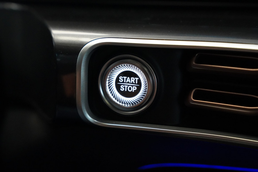Mercedes-Benz EQC 400 4MATIC AMG Line 80 kWh LED Stoelverw (voor+achter) Widescreen ACC