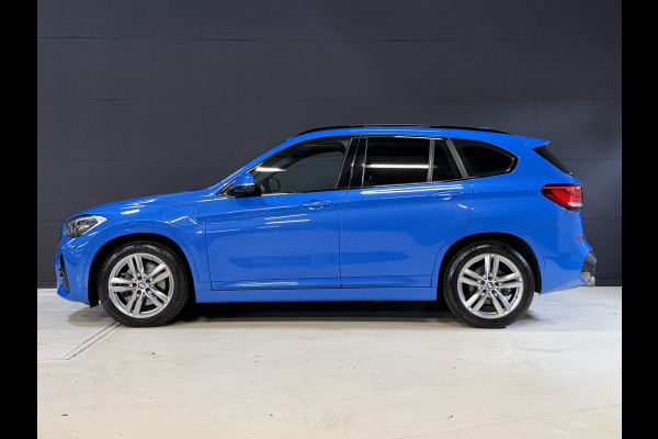 BMW X1 xDrive25e High Executive | M-pakket | Camera | Afn. trekhaak | Leder | Sfeerverlichting | Full LED