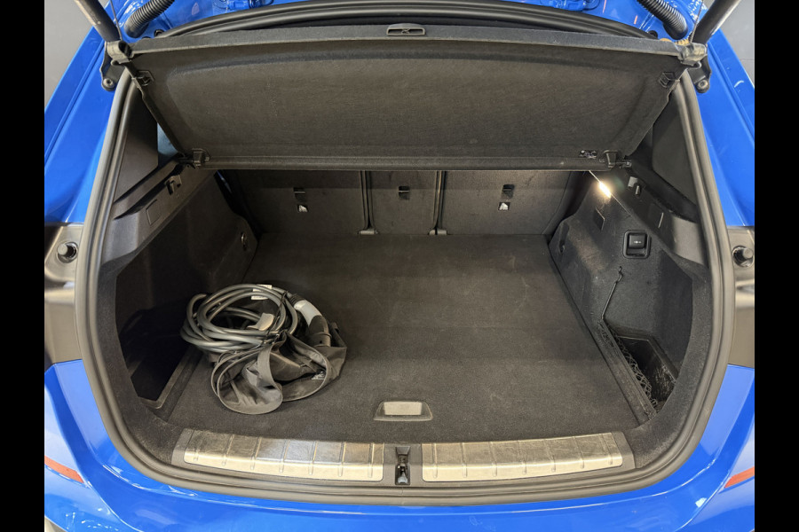 BMW X1 xDrive25e High Executive | M-pakket | Camera | Afn. trekhaak | Leder | Sfeerverlichting | Full LED