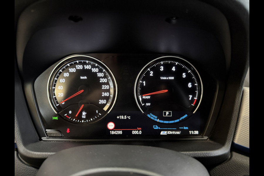 BMW X1 xDrive25e High Executive | M-pakket | Camera | Afn. trekhaak | Leder | Sfeerverlichting | Full LED