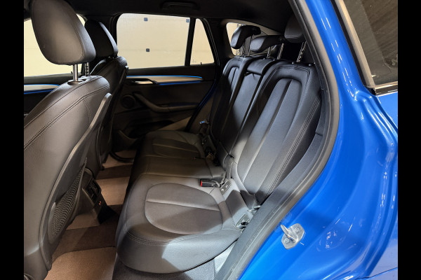 BMW X1 xDrive25e High Executive | M-pakket | Camera | Afn. trekhaak | Leder | Sfeerverlichting | Full LED