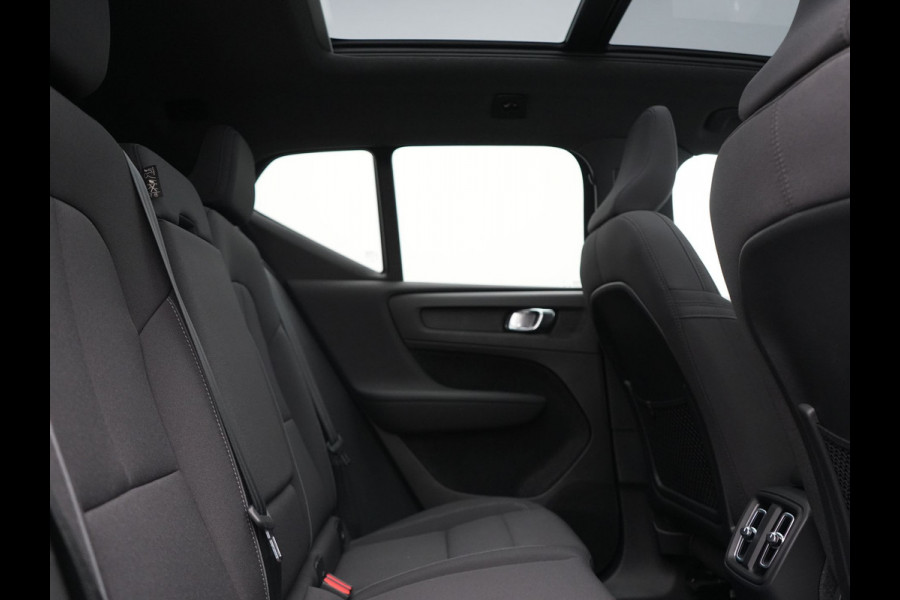 Volvo XC40 Recharge Ultimate 69 kWh 232pk Dealer O.H | Panodak | 360 Camera | Adaptive Cruise | Harman / Kardon | Alcantara Sportstoelen Memory & Verwarmd | BLIS | Keyless | Apple Carplay | Pilot Assist | Stuurverwarming | Google Assistant & Maps | Navigatie | DAB | 19"L.M |