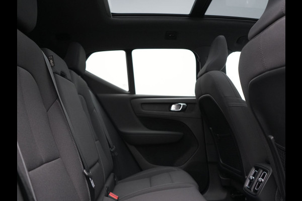 Volvo XC40 Recharge Ultimate 69 kWh 232pk Dealer O.H | Panodak | 360 Camera | Adaptive Cruise | Harman / Kardon | Alcantara Sportstoelen Memory & Verwarmd | BLIS | Keyless | Apple Carplay | Pilot Assist | Stuurverwarming | Google Assistant & Maps | Navigatie | DAB | 19"L.M |