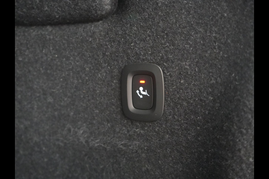 Volvo XC40 Recharge Ultimate 69 kWh 232pk Dealer O.H | Panodak | 360 Camera | Adaptive Cruise | Harman / Kardon | Alcantara Sportstoelen Memory & Verwarmd | BLIS | Keyless | Apple Carplay | Pilot Assist | Stuurverwarming | Google Assistant & Maps | Navigatie | DAB | 19"L.M |