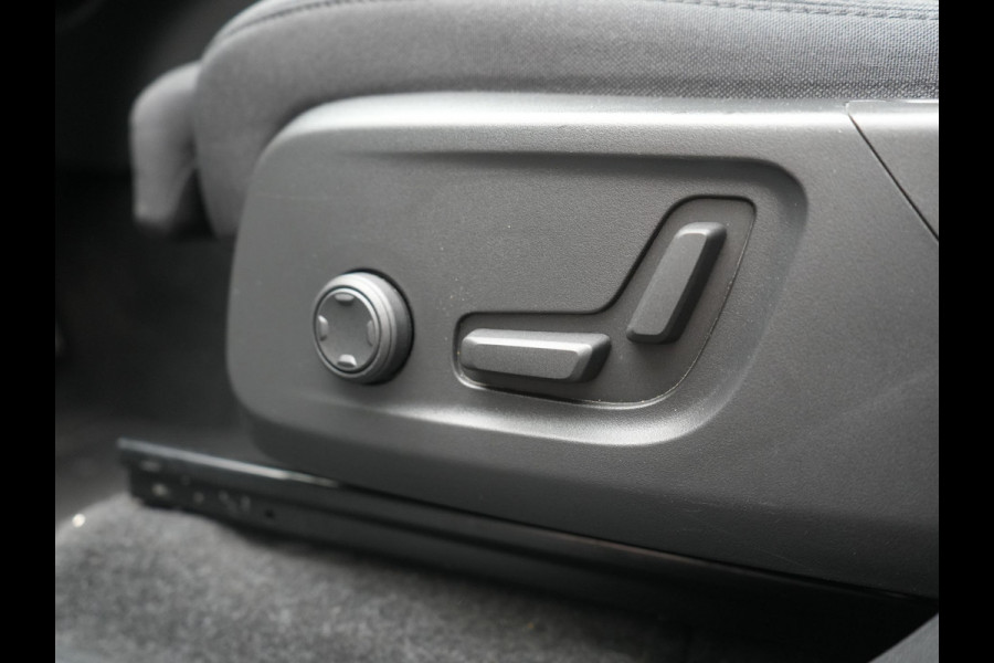 Volvo XC40 Recharge Ultimate 69 kWh 232pk Dealer O.H | Panodak | 360 Camera | Adaptive Cruise | Harman / Kardon | Alcantara Sportstoelen Memory & Verwarmd | BLIS | Keyless | Apple Carplay | Pilot Assist | Stuurverwarming | Google Assistant & Maps | Navigatie | DAB | 19"L.M |