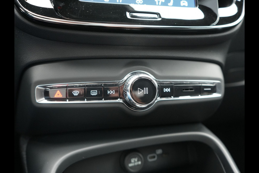Volvo XC40 Recharge Ultimate 69 kWh 232pk Dealer O.H | Panodak | 360 Camera | Adaptive Cruise | Harman / Kardon | Alcantara Sportstoelen Memory & Verwarmd | BLIS | Keyless | Apple Carplay | Pilot Assist | Stuurverwarming | Google Assistant & Maps | Navigatie | DAB | 19"L.M |