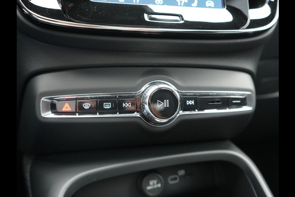 Volvo XC40 Recharge Ultimate 69 kWh 232pk Dealer O.H | Panodak | 360 Camera | Adaptive Cruise | Harman / Kardon | Alcantara Sportstoelen Memory & Verwarmd | BLIS | Keyless | Apple Carplay | Pilot Assist | Stuurverwarming | Google Assistant & Maps | Navigatie | DAB | 19"L.M |