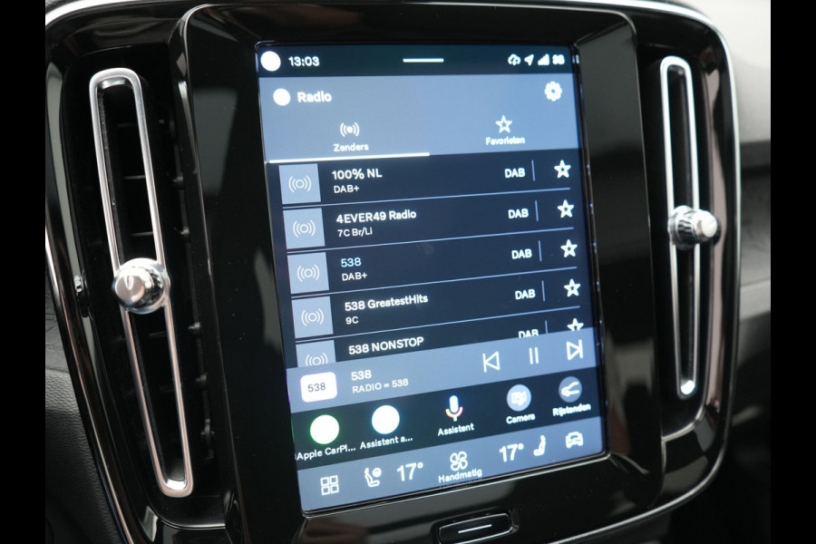 Volvo XC40 Recharge Ultimate 69 kWh 232pk Dealer O.H | Panodak | 360 Camera | Adaptive Cruise | Harman / Kardon | Alcantara Sportstoelen Memory & Verwarmd | BLIS | Keyless | Apple Carplay | Pilot Assist | Stuurverwarming | Google Assistant & Maps | Navigatie | DAB | 19"L.M |