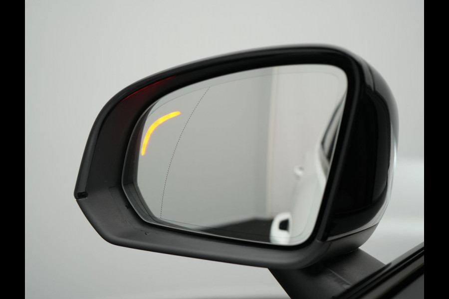 Volvo XC40 Recharge Ultimate 69 kWh 232pk Dealer O.H | Panodak | 360 Camera | Adaptive Cruise | Harman / Kardon | Alcantara Sportstoelen Memory & Verwarmd | BLIS | Keyless | Apple Carplay | Pilot Assist | Stuurverwarming | Google Assistant & Maps | Navigatie | DAB | 19"L.M |