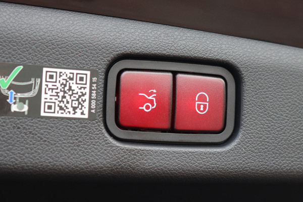 Mercedes-Benz E-Klasse 450 d 4MATIC AMG Line | Hyperscreen | Luchtvering | Achterasbesturing | Standkachel | Nappa Leder | Stoelventilatie | Trekhaak | Distronic+ | HUD | Massage | 3D-Display |