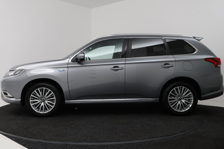 Mitsubishi Outlander 2.4 PHEV Instyle (PANORAMADAK, NAVIGATIE, STOEL-/STUURVERWARMING, 360 CAMERA, TREKHAAK, ADAPTIEVE CRUISE)