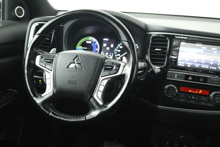Mitsubishi Outlander 2.4 PHEV Instyle (PANORAMADAK, NAVIGATIE, STOEL-/STUURVERWARMING, 360 CAMERA, TREKHAAK, ADAPTIEVE CRUISE)