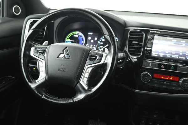 Mitsubishi Outlander 2.4 PHEV Instyle (PANORAMADAK, NAVIGATIE, STOEL-/STUURVERWARMING, 360 CAMERA, TREKHAAK, ADAPTIEVE CRUISE)