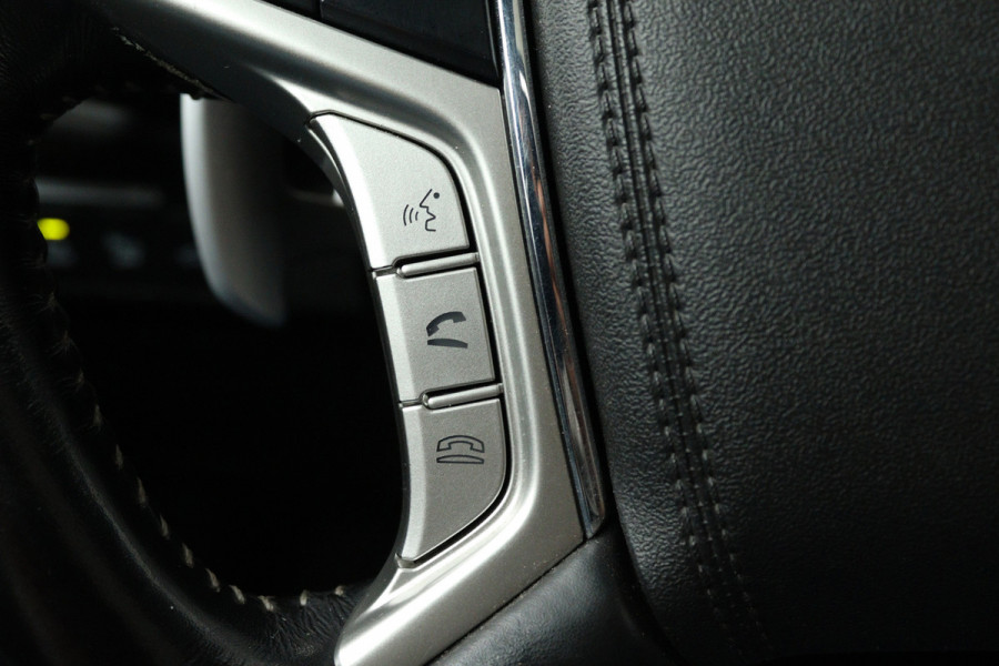 Mitsubishi Outlander 2.4 PHEV Instyle (PANORAMADAK, NAVIGATIE, STOEL-/STUURVERWARMING, 360 CAMERA, TREKHAAK, ADAPTIEVE CRUISE)