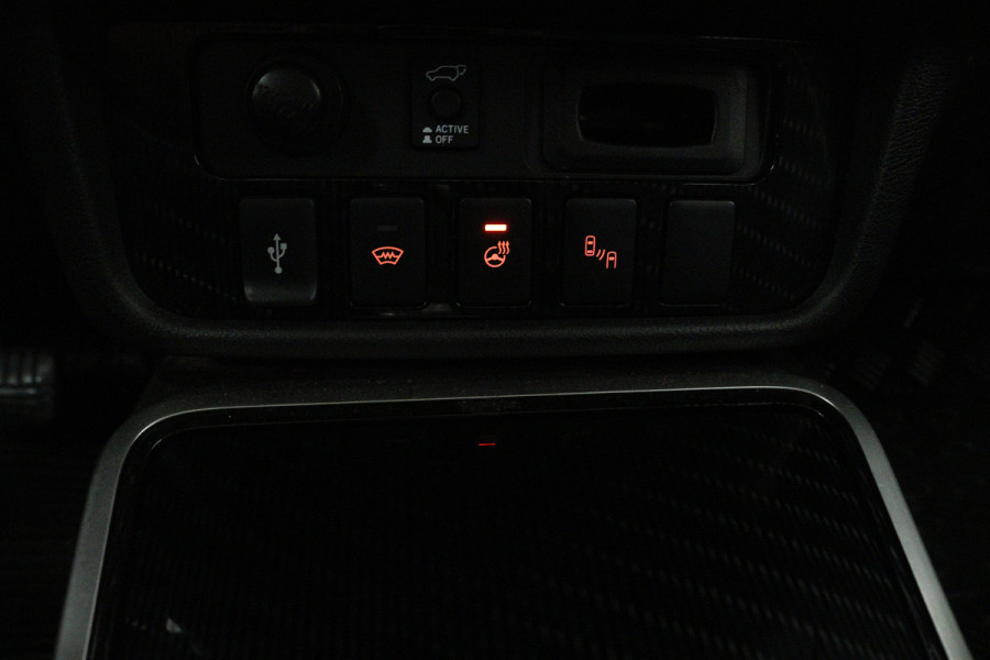 Mitsubishi Outlander 2.4 PHEV Instyle (PANORAMADAK, NAVIGATIE, STOEL-/STUURVERWARMING, 360 CAMERA, TREKHAAK, ADAPTIEVE CRUISE)