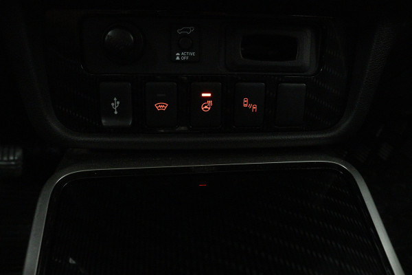 Mitsubishi Outlander 2.4 PHEV Instyle (PANORAMADAK, NAVIGATIE, STOEL-/STUURVERWARMING, 360 CAMERA, TREKHAAK, ADAPTIEVE CRUISE)