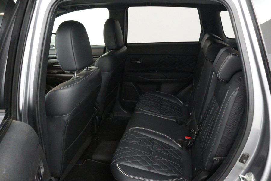 Mitsubishi Outlander 2.4 PHEV Instyle (PANORAMADAK, NAVIGATIE, STOEL-/STUURVERWARMING, 360 CAMERA, TREKHAAK, ADAPTIEVE CRUISE)
