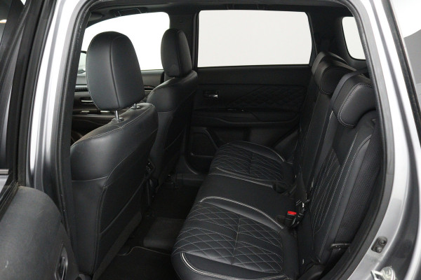 Mitsubishi Outlander 2.4 PHEV Instyle (PANORAMADAK, NAVIGATIE, STOEL-/STUURVERWARMING, 360 CAMERA, TREKHAAK, ADAPTIEVE CRUISE)