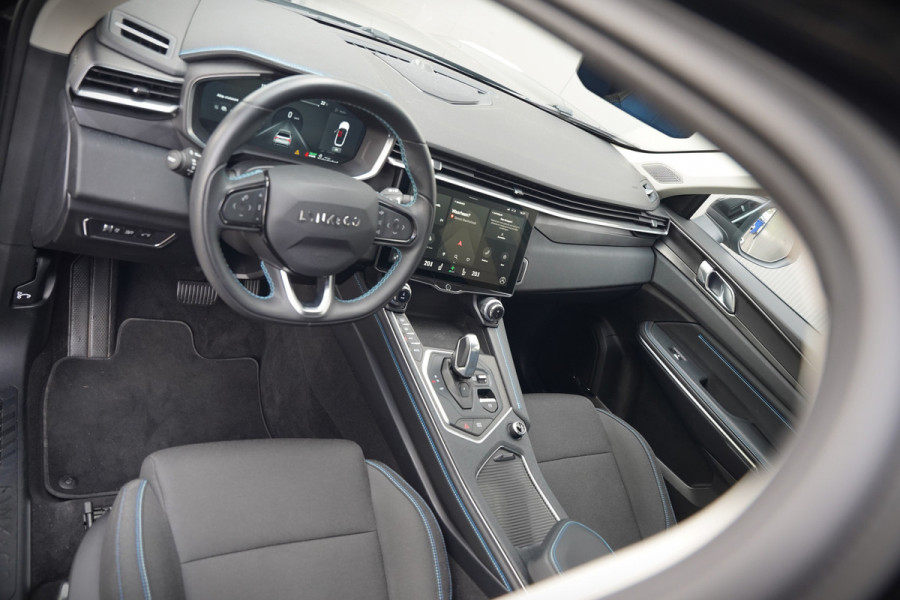 Lynk & Co 01 1.5 | Panoramadak | Stoelverwarming | Keyless | Apple Carplay | Memory Seat | Adaptive Cruise Control | Infinity | Navigatie | 360 Camera | Parkeersensoren | Ambiance Verlichting | SOH 94,2%