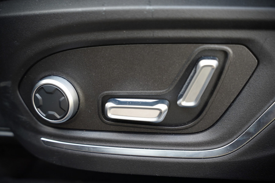 Lynk & Co 01 1.5 | Panoramadak | Stoelverwarming | Keyless | Apple Carplay | Memory Seat | Adaptive Cruise Control | Infinity | Navigatie | 360 Camera | Parkeersensoren | Ambiance Verlichting | SOH 94,2%