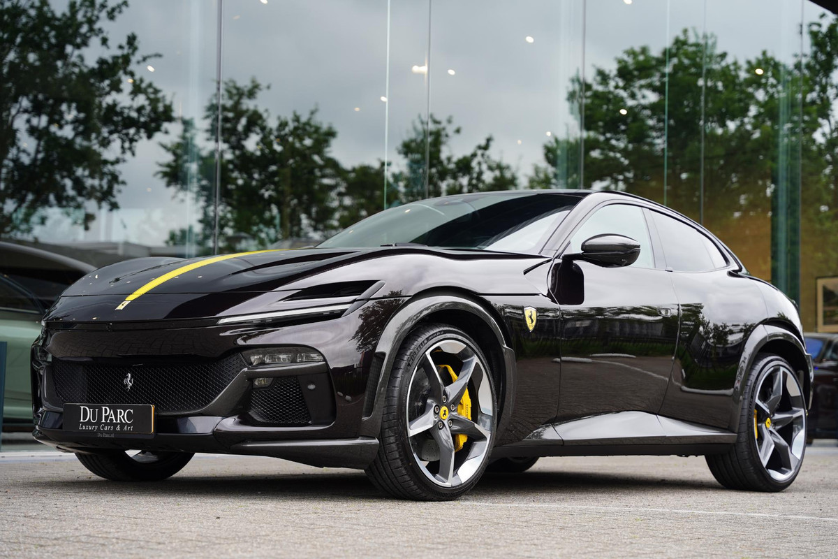 Ferrari Purosangue 6.5 V12 / Retrofit Steering Wheel / Full Carbon / Electrochromic Roof