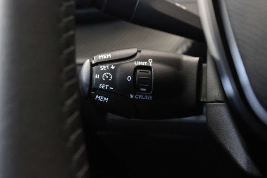 Peugeot 2008 1.2 PureTech 100 Allure