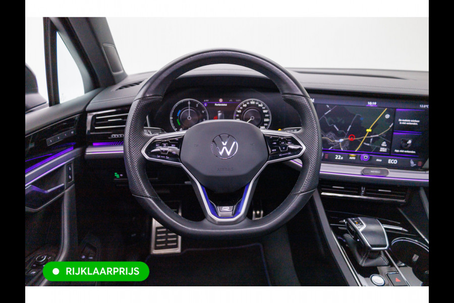 Volkswagen Touareg 3.0 TSi 4MOTION R-line 462 PK | Panoramadak | Luchtvering | Leer | Travel Assist | El.verstelbare stoel met geheugen, Wegklapbare trekhaak, Stoel- stuurverwarming, Keyless, Sfeerverlichting