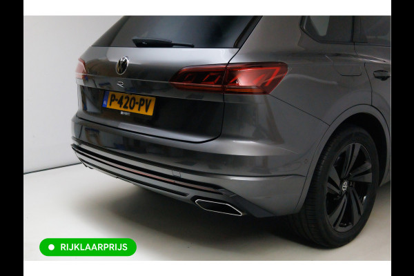Volkswagen Touareg 3.0 TSi 4MOTION R-line 462 PK | Panoramadak | Luchtvering | Leer | Travel Assist | El.verstelbare stoel met geheugen, Wegklapbare trekhaak, Stoel- stuurverwarming, Keyless, Sfeerverlichting