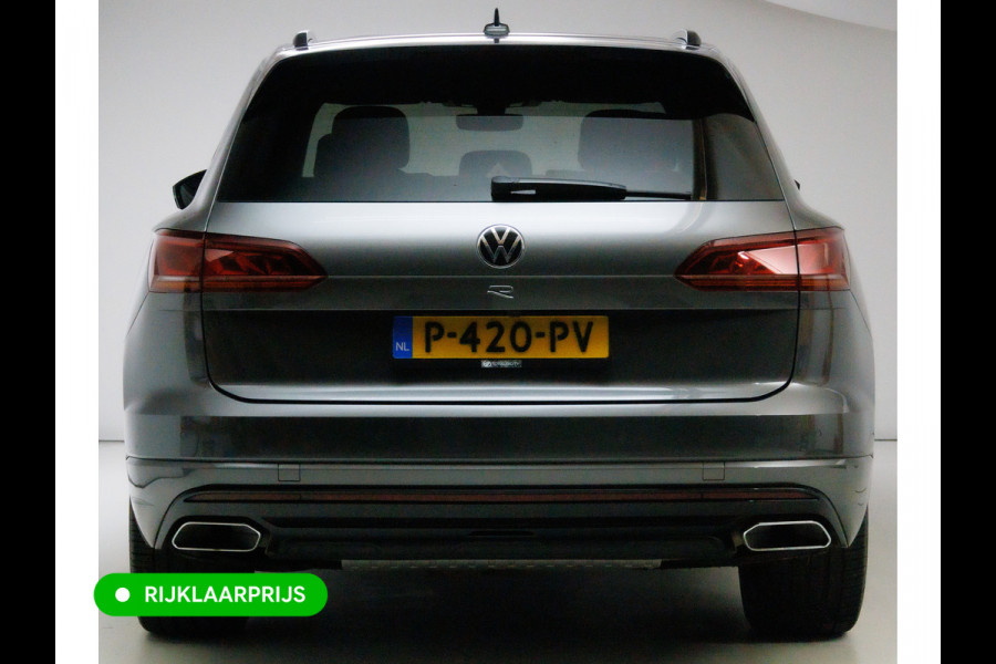 Volkswagen Touareg 3.0 TSi 4MOTION R-line 462 PK | Panoramadak | Luchtvering | Leer | Travel Assist | El.verstelbare stoel met geheugen, Wegklapbare trekhaak, Stoel- stuurverwarming, Keyless, Sfeerverlichting