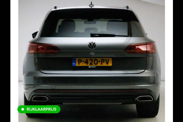 Volkswagen Touareg 3.0 TSi 4MOTION R-line 462 PK | Panoramadak | Luchtvering | Leer | Travel Assist | El.verstelbare stoel met geheugen, Wegklapbare trekhaak, Stoel- stuurverwarming, Keyless, Sfeerverlichting