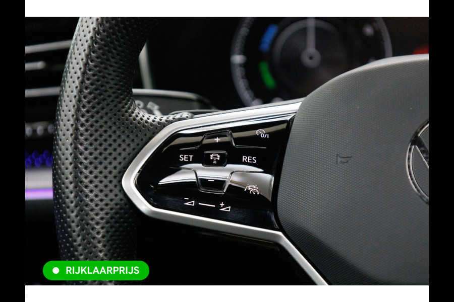 Volkswagen Touareg 3.0 TSi 4MOTION R-line 462 PK | Panoramadak | Luchtvering | Leer | Travel Assist | El.verstelbare stoel met geheugen, Wegklapbare trekhaak, Stoel- stuurverwarming, Keyless, Sfeerverlichting