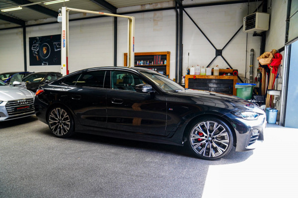 BMW 4 Serie Gran Coupé 420i Business Edition Plus | Head up Display | Stuurwielverwarming | Panoramadak