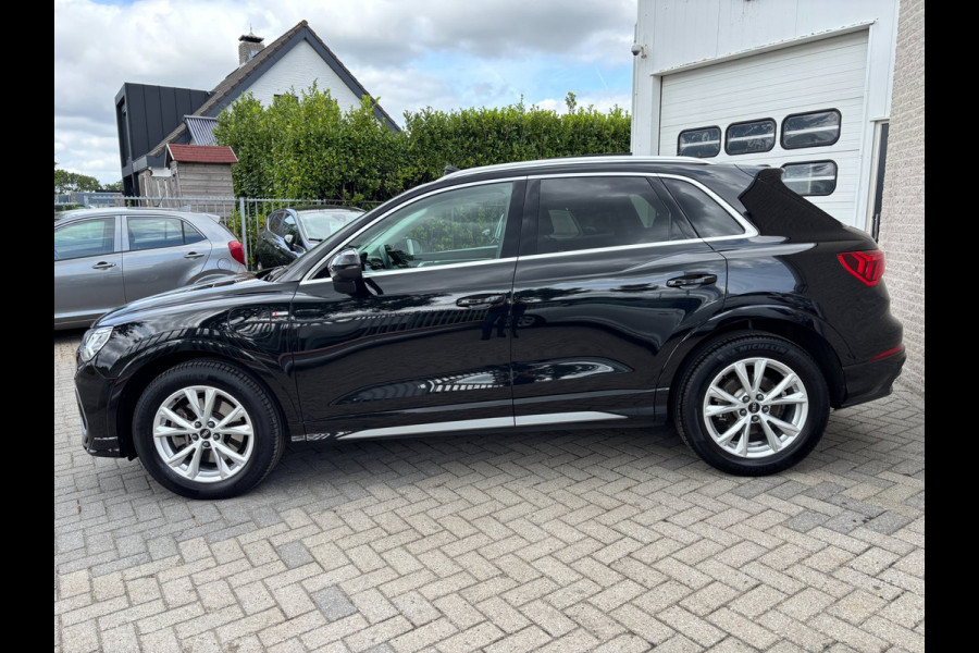 Audi Q3 45 TFSI e S edition PANO / S-LINE / LEDER ALCANTARA / CAMERA / LED / VERWARMDE STOELEN / SPORTSTOELEN