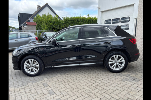 Audi Q3 45 TFSI e S edition PANO / S-LINE / LEDER ALCANTARA / CAMERA / LED / VERWARMDE STOELEN / SPORTSTOELEN