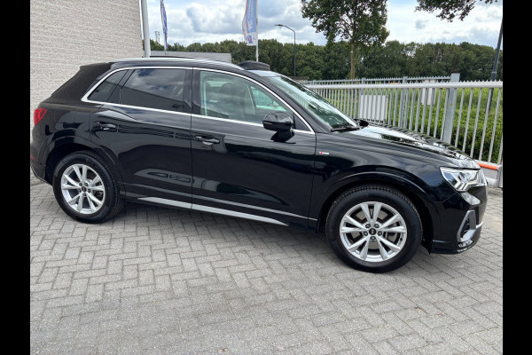 Audi Q3 45 TFSI e S edition PANO / S-LINE / LEDER ALCANTARA / CAMERA / LED / VERWARMDE STOELEN / SPORTSTOELEN