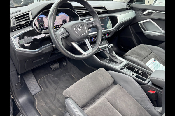 Audi Q3 45 TFSI e S edition PANO / S-LINE / LEDER ALCANTARA / CAMERA / LED / VERWARMDE STOELEN / SPORTSTOELEN