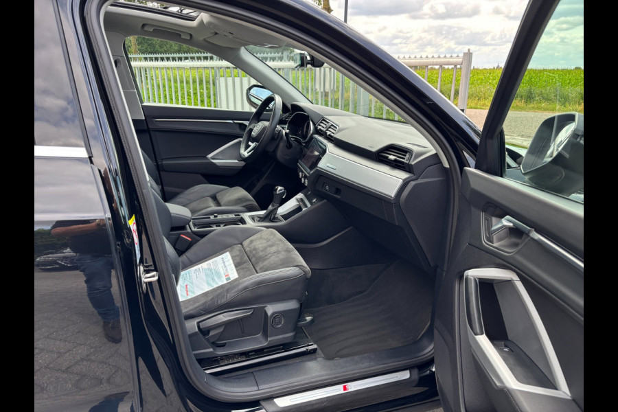 Audi Q3 45 TFSI e S edition PANO / S-LINE / LEDER ALCANTARA / CAMERA / LED / VERWARMDE STOELEN / SPORTSTOELEN