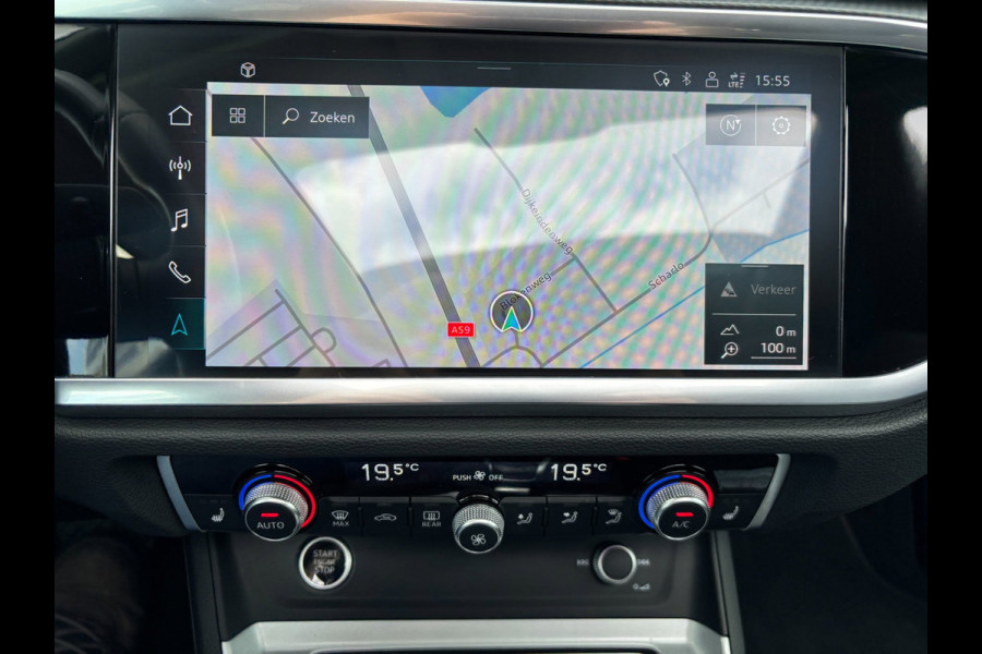 Audi Q3 45 TFSI e S edition PANO / S-LINE / LEDER ALCANTARA / CAMERA / LED / VERWARMDE STOELEN / SPORTSTOELEN
