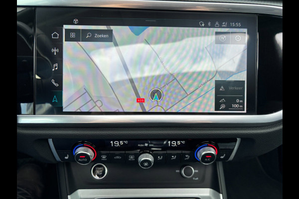 Audi Q3 45 TFSI e S edition PANO / S-LINE / LEDER ALCANTARA / CAMERA / LED / VERWARMDE STOELEN / SPORTSTOELEN