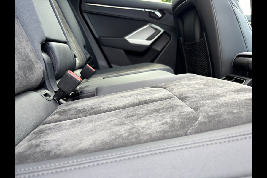 Audi Q3 45 TFSI e S edition PANO / S-LINE / LEDER ALCANTARA / CAMERA / LED / VERWARMDE STOELEN / SPORTSTOELEN