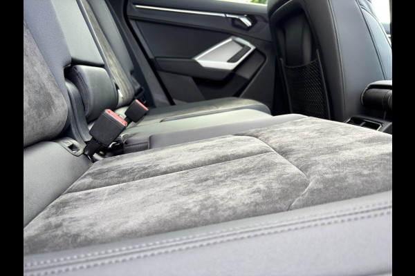Audi Q3 45 TFSI e S edition PANO / S-LINE / LEDER ALCANTARA / CAMERA / LED / VERWARMDE STOELEN / SPORTSTOELEN