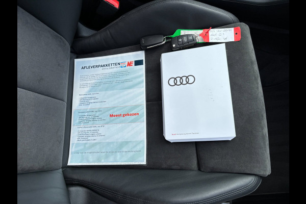 Audi Q3 45 TFSI e S edition PANO / S-LINE / LEDER ALCANTARA / CAMERA / LED / VERWARMDE STOELEN / SPORTSTOELEN
