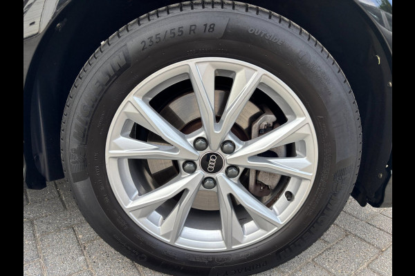 Audi Q3 45 TFSI e S edition PANO / S-LINE / LEDER ALCANTARA / CAMERA / LED / VERWARMDE STOELEN / SPORTSTOELEN