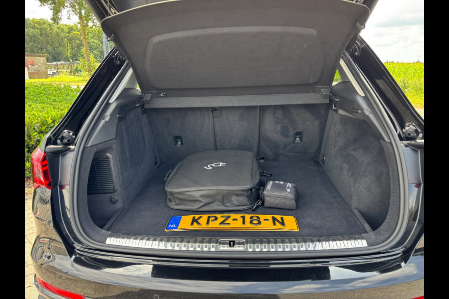 Audi Q3 45 TFSI e S edition PANO / S-LINE / LEDER ALCANTARA / CAMERA / LED / VERWARMDE STOELEN / SPORTSTOELEN