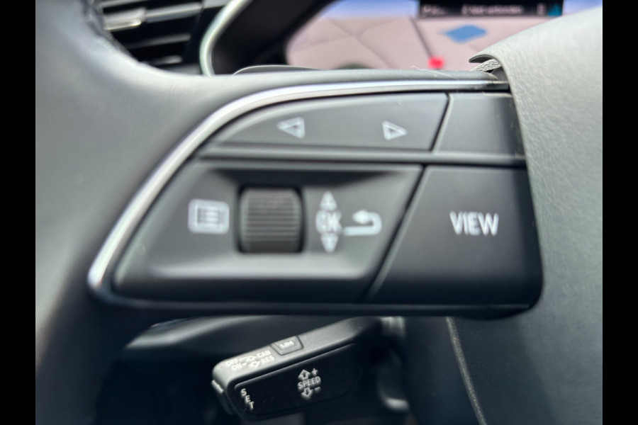 Audi Q3 45 TFSI e S edition PANO / S-LINE / LEDER ALCANTARA / CAMERA / LED / VERWARMDE STOELEN / SPORTSTOELEN