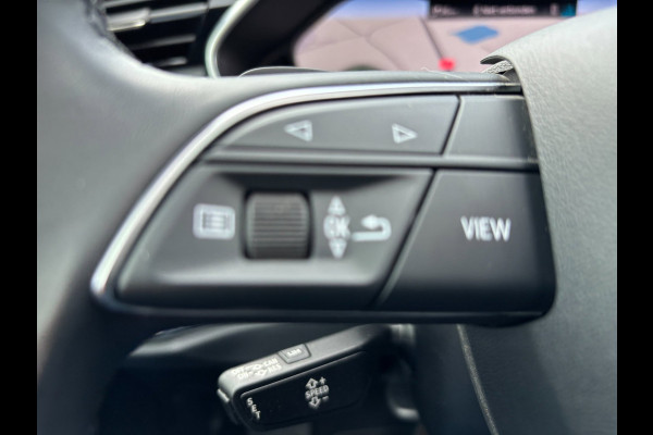Audi Q3 45 TFSI e S edition PANO / S-LINE / LEDER ALCANTARA / CAMERA / LED / VERWARMDE STOELEN / SPORTSTOELEN