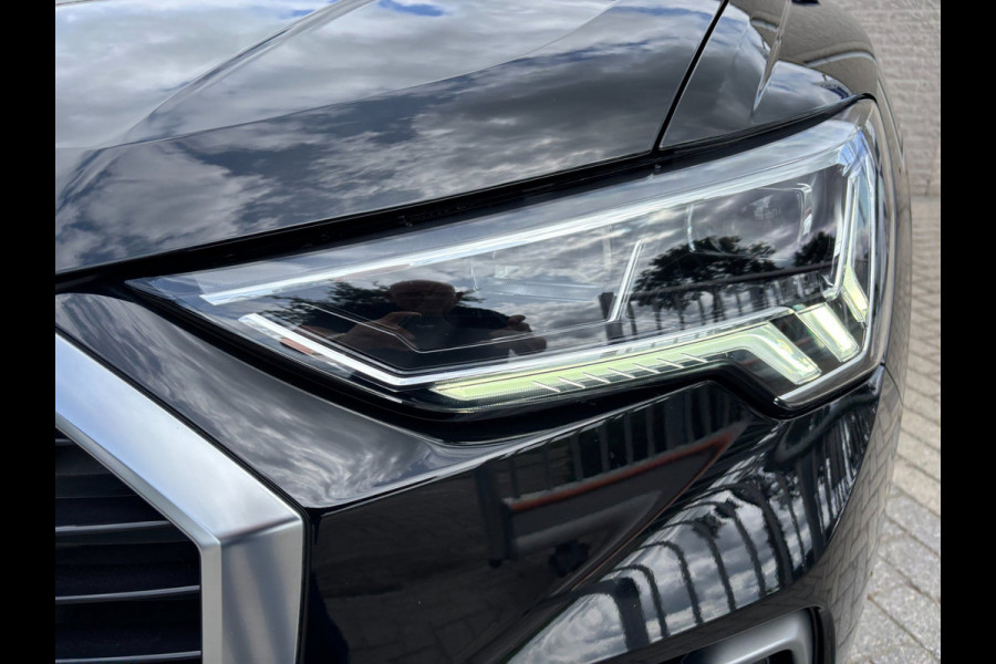 Audi Q3 45 TFSI e S edition PANO / S-LINE / LEDER ALCANTARA / CAMERA / LED / VERWARMDE STOELEN / SPORTSTOELEN